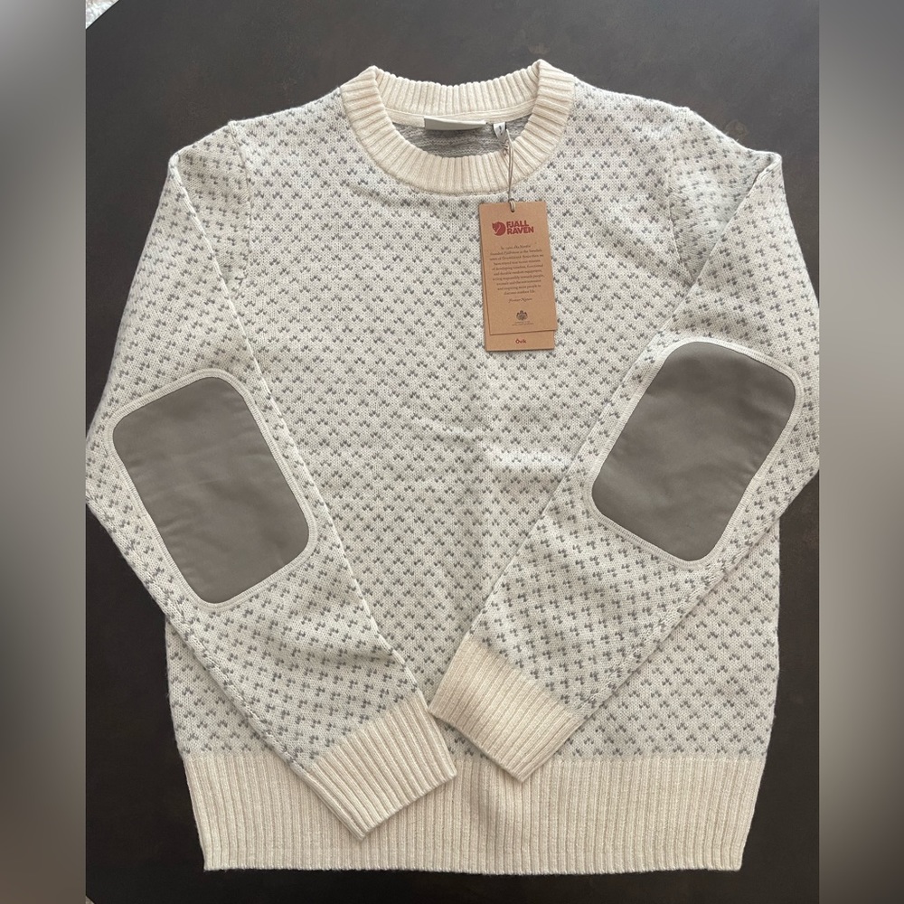 NEW FJALL RAVEN wool sweater size small